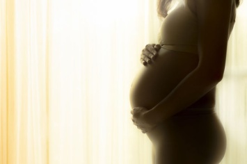 Российский гинеколог сообщил о последствиях для новорожденного при заражении матери COVID-19