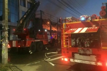 Пожар в Яблоновском удалось потушить лишь к вечеру