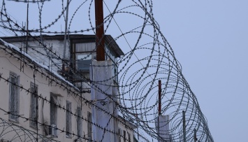 ФСИН: 200 заключенных выгнали на холод, избит ревизор, разгромили ШИЗО