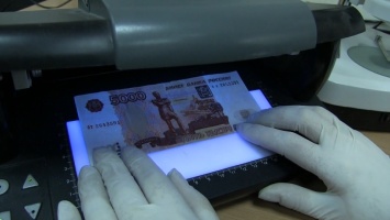 В Балакове девушка принесла в банк фальшивые пять тысяч рублей