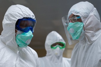 Эксперты: очередная волна коронавируса в РФ идет на спад