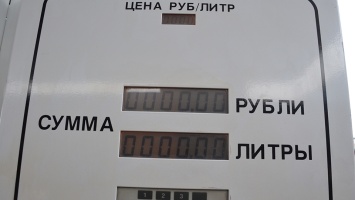 Бензин дорожает. Цена популярных марок в Саратове выше средней по ПФО