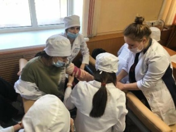 Сотрудники Госавтоинспекции Петропавловска посетили практическое занятие по оказанию первой доврачебной помощи