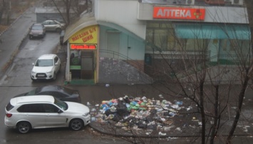 Очевидец о мусоре на Шелковичной: "Центр города превращается в помойку"