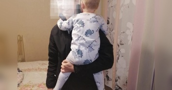 В Новороссийске спасатели через балкон залезли в квартиру, чтобы помочь ребенку