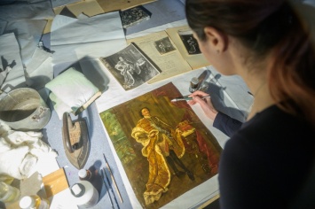 "Газпром трансгаз Саратов" помог Радищевскому музею в реставрации портрета Петра I
