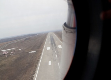 Неизвестные сообщили о бомбе на взлетно-посадочной полосе челябинского аэропорта