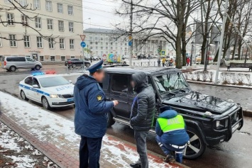 Приставы арестовали «Гелендваген» калининградца, не погашавшего долг