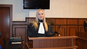 Двое новых саратовских судей принесли присягу в облсуде