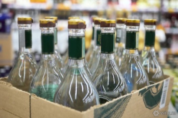 Сенатор Совфеда РФ отрицательно высказался об идее запретить алкоголь на новогодние праздники