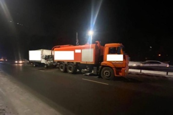 В Калининграде грузовик врезался в машину пожарных (фото)