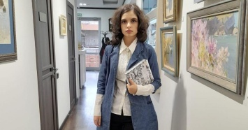 Краснодарская художница с аутизмом продала свои картины, чтобы собрать деньги на лечение мамы