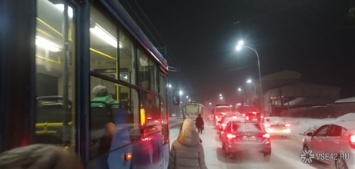 Трамвайное движение остановилось в Кемерове в час пик из-за аварии