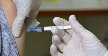 Инфекционист назвал последствия частой повторной вакцинации от коронавируса