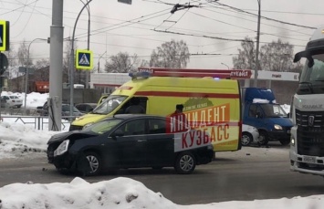 Тройное ДТП с участием "ГАЗели" произошло в центре Кемерова
