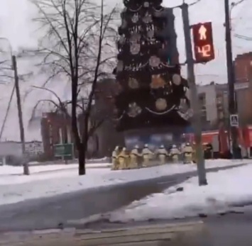 Жители Санкт-Петербурга сорвали новогоднее поздравление пожарных