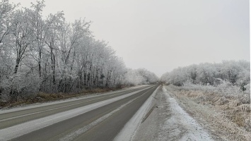 Снег и гололед. ГИБДД просит саратовцев быть внимательными на дорогах