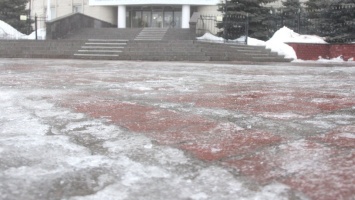 "Скорые" увезли с улиц Саратова восемь травмированных горожан