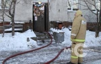 Из-за горящей детской коляски в Петропавловске пожарные эвакуировали трех человек