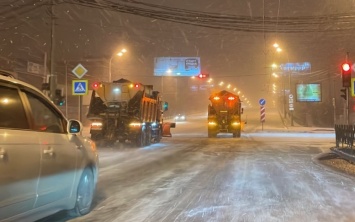 На дороги Краснодара вышла снегоуборочная техника