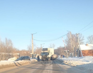 ДТП с грузовиком парализовало движение на дороге в кузбасском городе