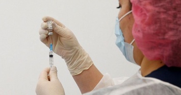 Вакцину от коронавируса для подростков выпустили в гражданский оборот