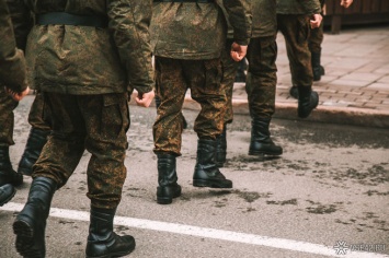 Банды рэкетиров обложили данью военнослужащих в Кузбассе