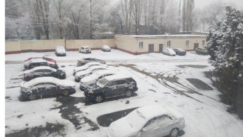 Снегопад. ГИБДД призывает саратовцев быть осторожными или остаться дома