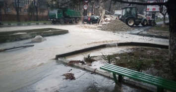В Новороссийске из-за подтоплений развернули эвакуационные пункты