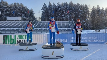 Саратовская биатлонистка выиграла российские "золото" и "серебро"