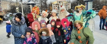 Маленькие калужане помогли скоморохам разыскать Деда Мороза