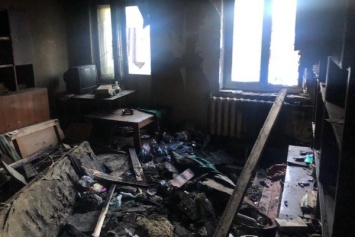 На ул. Павлика Морозова выгорела комната в многоквартирном доме, хозяин погиб (фото)