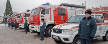 Владислав Шапша передал спасателям 10 новых машин
