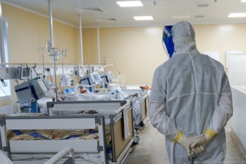 Один врач на 3 госпитализированных: Алиханов отчитался Мишустину о борьбе с ковидом