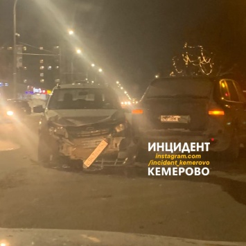 ДТП с участием двух легковушек произошло в Кемерове