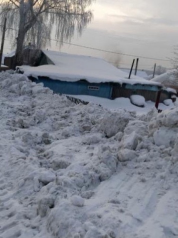 Жители Топков пожаловались на сломанный грейдером забор