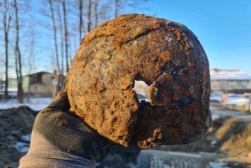 В Калининграде при реконструкции ул. Катина обнаружили черепа и советские каски (фото)