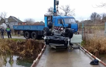 В Славянском районе погиб водитель опрокинувшейся в канал "Лады"
