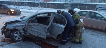 Водитель иномарки пострадал в серьезном ДТП в Новокузнецке