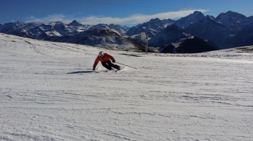 Лыжник-фрирайдер погиб при спуске с горы в Сочи