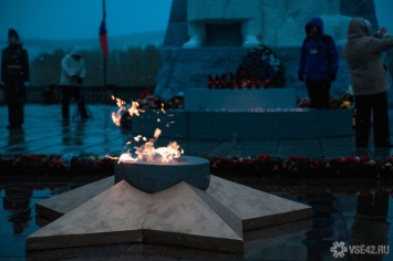 Дети потушили Вечный огонь в Санкт-Петербурге