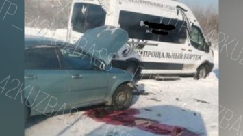 ДТП с катафалком произошло в кузбасском городе