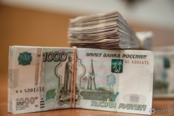 Кассир авиакомпании обманом забрала 250 000 рублей жительницы Симферополя с детьми