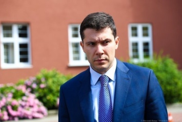 Алиханов стал ответчиком по иску Гинзбурга о недопуске иногородних срочников к голосованию