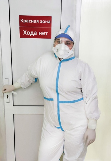Студентка Кемеровского медицинского университета почти два года помогает в "красной зоне"