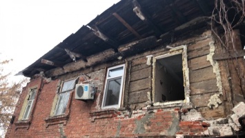 В Саратове под тяжестью снега рухнула крыша двухэтажного дома