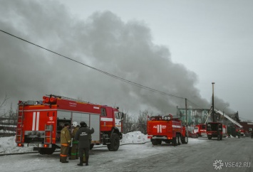 Частный дом загорелся днем в Топкинском районе