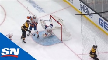 Хоккеист Семен Варламов отличился на матче НХЛ сэйвом