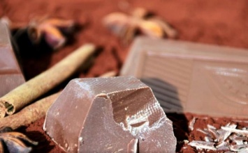 Ученые создали радужный шоколад без добавок