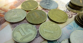 Каждый житель Свердловской области должен банкам в среднем 255 тысяч рублей
